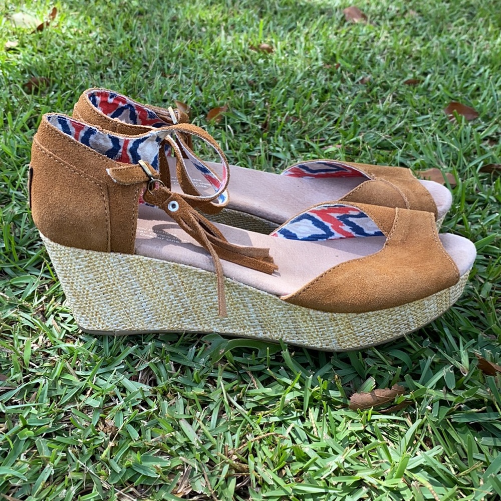 NWOT TOMS Brown Suede Wedge Sandal